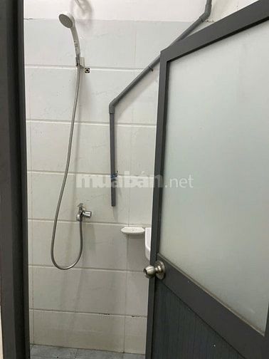 Cho thuê nhà mặt tiền Hòa Bình, P. Hiệp Tân, Q.Tân Phú giá 18tr 