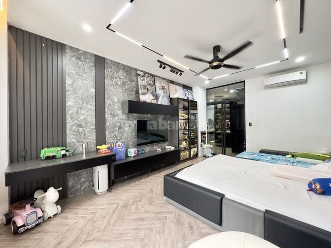 ♨️ TÔ HIẾN THÀNH – QUẬN 10 – NHÀ ĐẸP 4 TẦNG – 70M² – NỞ HẬU 11M