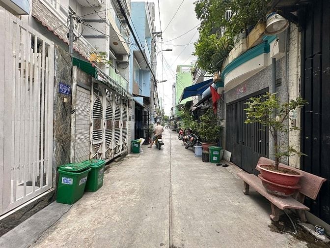 NHÀ BÌNH TÂN (4M x 13,5M) NGAY LÊ VĂN QUỚI, NGÃ TƯ BỐN XÃ. HƯỚNG ĐÔNG