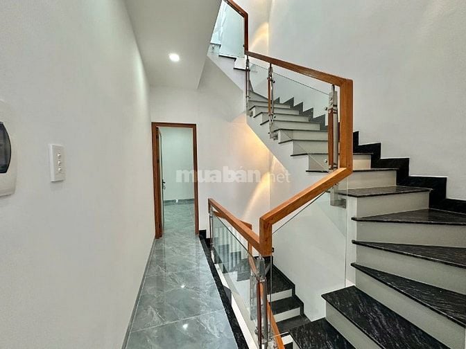 NHÀ BÌNH TÂN (4M x 13,5M) NGAY LÊ VĂN QUỚI, NGÃ TƯ BỐN XÃ. HƯỚNG ĐÔNG