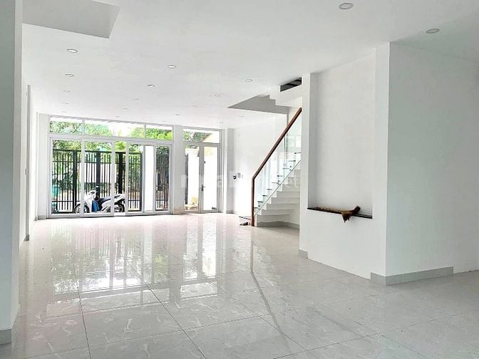 Nhà 3 lầu ngang 7m mặt tiền đường 30m
