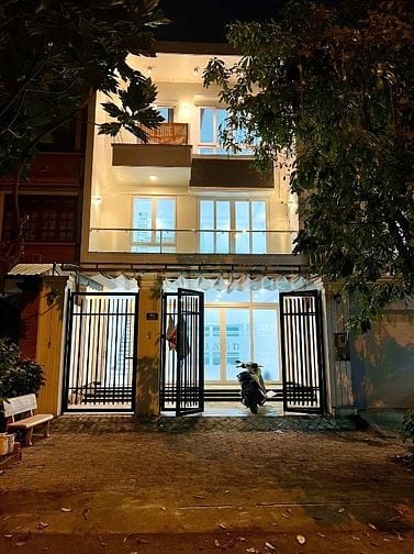 Nhà 3 lầu ngang 7m mặt tiền đường 30m