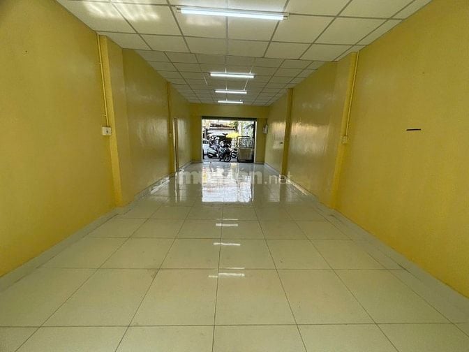 Cho thuê nhà mặt tiền Bình Long, P.P.T.Hòa, Q.Tân Phú giá 20tr 