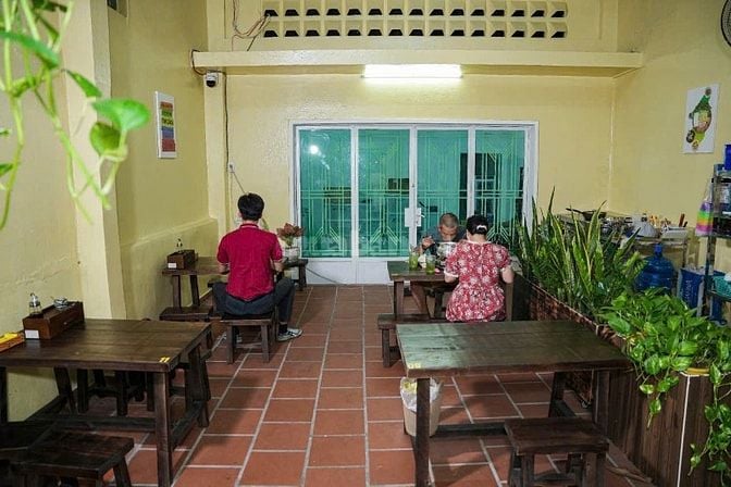Cho thuê nhà mặt tiền Bình Long, P.P.T.Hòa, Q.Tân Phú giá 20tr 