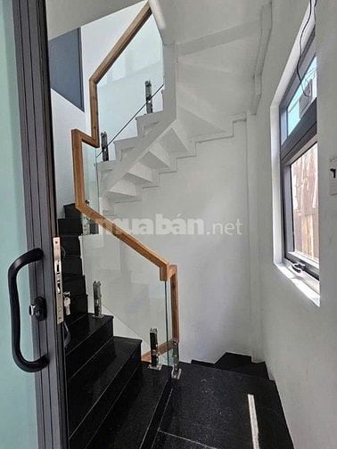 Nhà góc mới xây 3 tầng sát đường Nguyễn Duy P12Q8. Giá: 3.6 tỷ TL