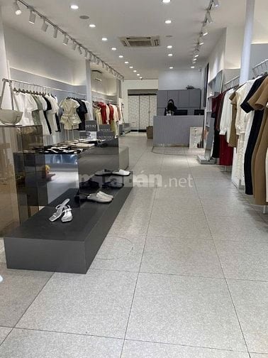 Chủ cần bán nhà Mp Hàng Gai, Q Hoàn Kiếm, Dt 260 m x 2 T, Mt 6 m, 18ty