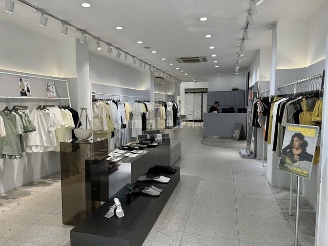 Chủ cần bán nhà Mp Hàng Gai, Q Hoàn Kiếm, Dt 260 m x 2 T, Mt 6 m, 18ty