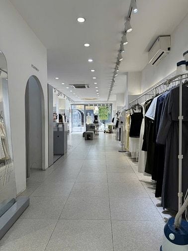 Chủ cần bán nhà Mp Hàng Gai, Q Hoàn Kiếm, Dt 260 m x 2 T, Mt 6 m, 18ty
