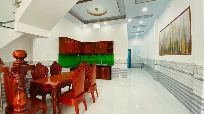 CHÚ NĂM BÁN GẤP CĂN NHÀ  5X20M 1 LẦU TẶNG NỘI THẤT SỊN XÒ 