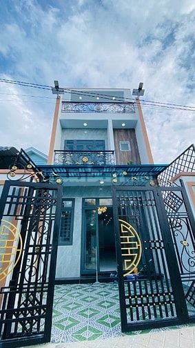 CHÚ NĂM BÁN GẤP CĂN NHÀ  5X20M 1 LẦU TẶNG NỘI THẤT SỊN XÒ 