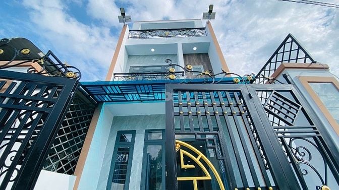 CHÚ NĂM BÁN GẤP CĂN NHÀ  5X20M 1 LẦU TẶNG NỘI THẤT SỊN XÒ 