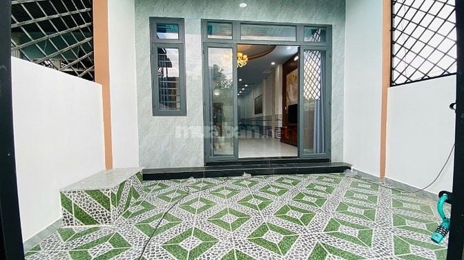 CHÚ NĂM BÁN GẤP CĂN NHÀ  5X20M 1 LẦU TẶNG NỘI THẤT SỊN XÒ 