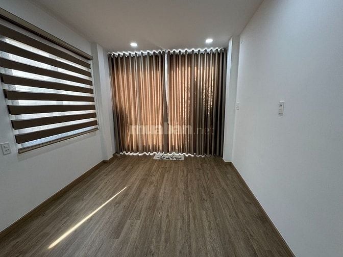 2 lầu full n.thất ccấp hẻm 2 ôtô 7 chỗ tránh nhau khu VIP Đặng Văn Ngữ