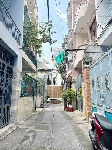 Nhà 2 tầng HXH đường Phan Văn Trị P2Q5. Giá: 9.8 tỷ