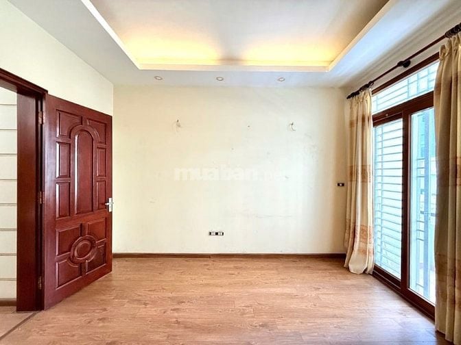 Cảnh Báo! Bán nhà đẹp nhất phố Duy Tân 50m2 Phân lô, Vỉa Hè.