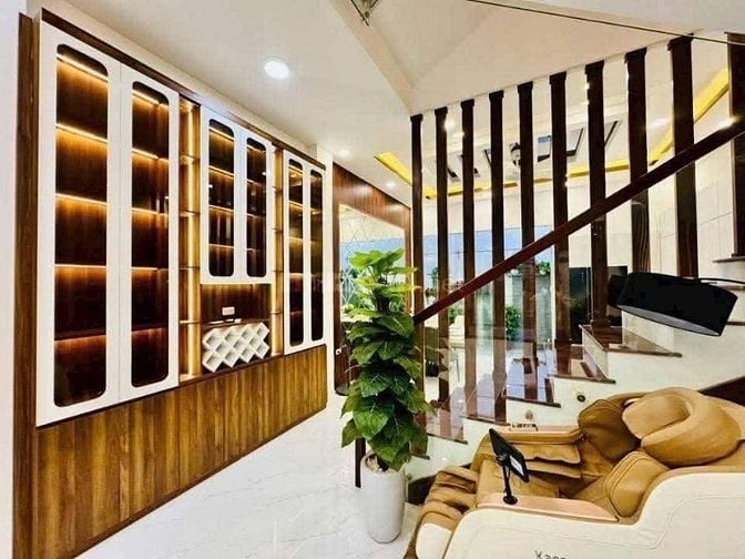 Đi nước ngoài định cư bán gấp nhà ở đường Nguyễn Thiện Thuật, phường 3