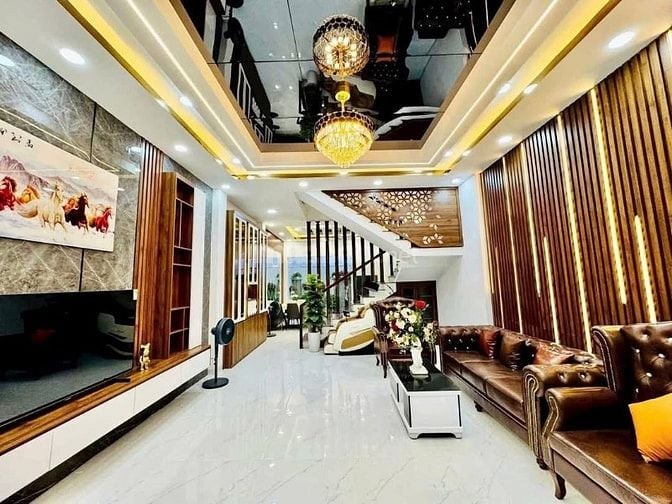 Đi nước ngoài định cư bán gấp nhà ở đường Nguyễn Thiện Thuật, phường 3