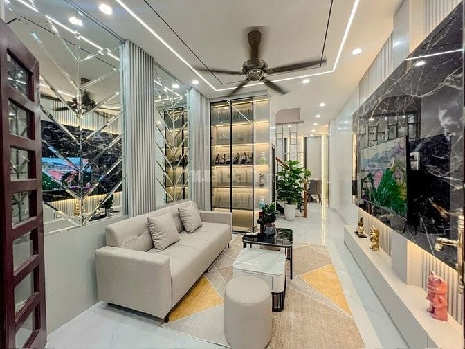 Bán nhà phố Minh Khai ô tô đỗ cửa, Dt 45m2, 5t, mt 4m, đẹp về ở ngay.