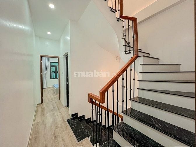 Bán nhà phố Minh Khai ô tô đỗ cửa, Dt 45m2, 5t, mt 4m, đẹp về ở ngay.