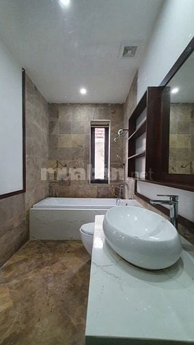 Bán nhà 9 tầng 250m2 đường Tây Hồ dòng Tiền 5 tỷ/năm siêu vip