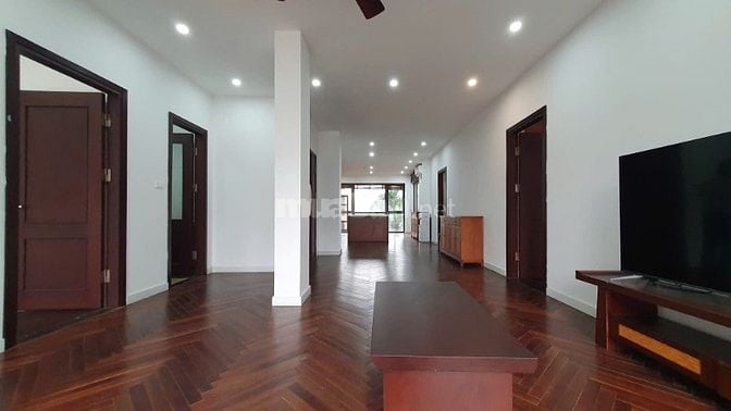 Bán nhà 9 tầng 250m2 đường Tây Hồ dòng Tiền 5 tỷ/năm siêu vip