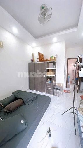 NHÀ MỚI ĐẸP 5 TẦNG -SÁT MẶT TIỀN-KHU DÂN CƯ