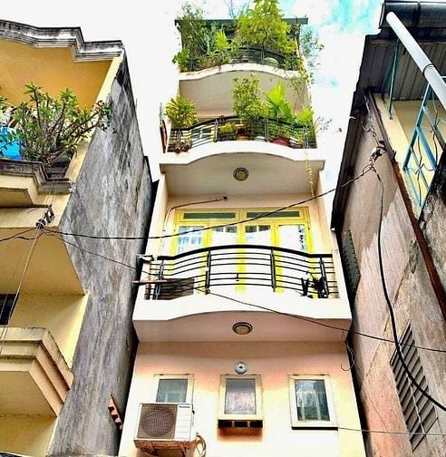 Chính chủ cần bán nhà riêng 1 trệt - 1 lửng - 2 tầng, sân thượng đường