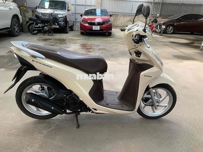 Honda Vision 110 Fi màu vàng kem đời 2018 bstp