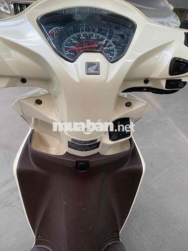 Honda Vision 110 Fi màu vàng kem đời 2018 bstp