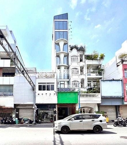 Bán nhà mặt tiền Hai Bà Trưng, Quận 3, 2 căn riêng biệt, 147.8m2