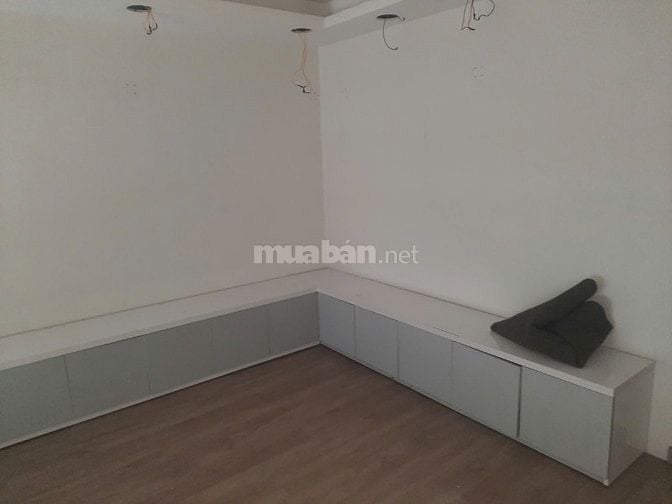 Bán hoặc cho thuê nhà mặt tiền, căn góc 2  mặt tiền