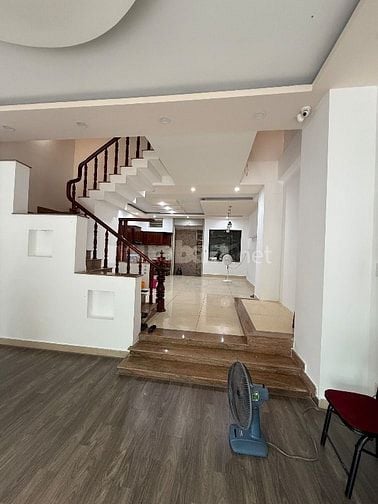 Bán nhà mặt tiền đường số 40 kdc Tân Quy Đông Phường Tân Phong Quận 7 
