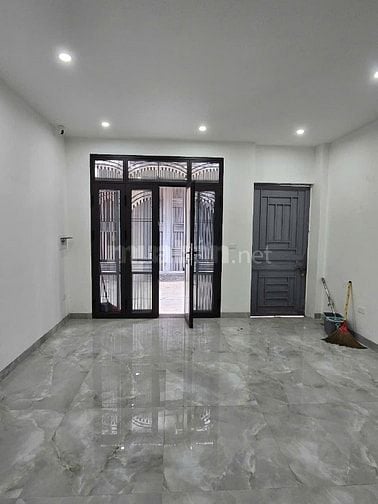 Cho thuê nhà đẹp ngõ 51 Vĩnh Hưng: 40m2, 4 tầng, full nội thất, 10tr
