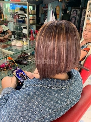 Cần thợ phụ biết gội đầu làm móng 