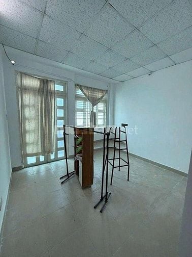 Cho thuê nhà hẻm 3m(BG) Ni Sư Huỳnh Liên, P.10, Q.T.Bình, giá 10tr