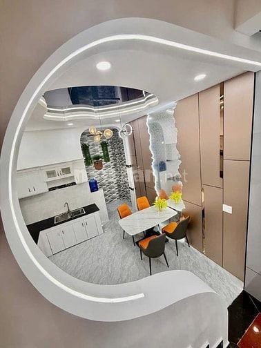 Bán gấp nhà ở đường Thành Thái, phường 12, quận 10, giá 2 tỷ 300 triệu