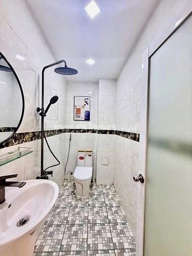 Bán gấp nhà ở đường Thành Thái, phường 12, quận 10, giá 2 tỷ 300 triệu