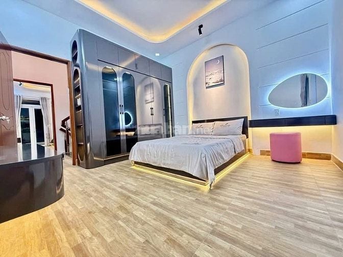 Bán gấp nhà ở đường Thành Thái, phường 12, quận 10, giá 2 tỷ 300 triệu