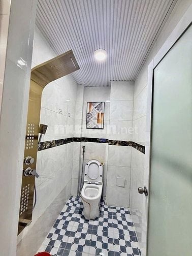 Bán gấp nhà ở đường Thành Thái, phường 12, quận 10, giá 2 tỷ 300 triệu