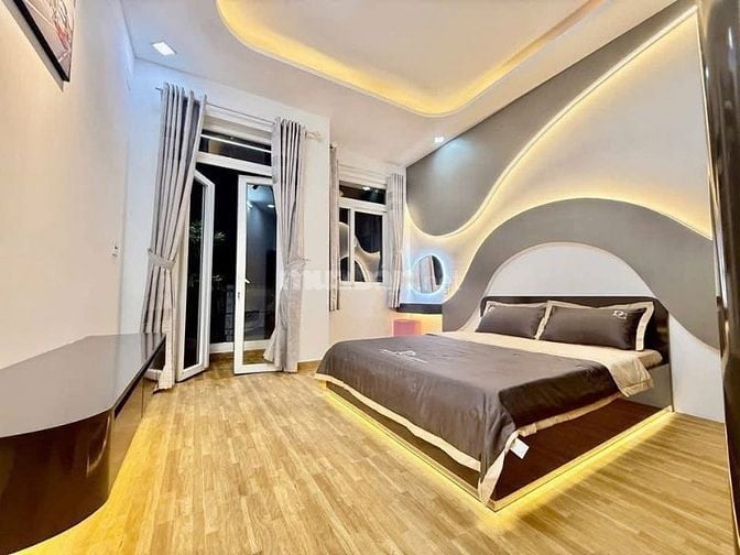 Bán gấp nhà ở đường Thành Thái, phường 12, quận 10, giá 2 tỷ 300 triệu