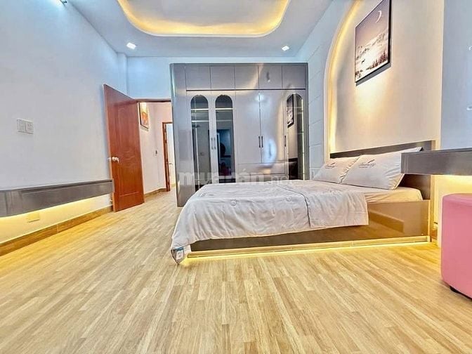 Bán gấp nhà ở đường Thành Thái, phường 12, quận 10, giá 2 tỷ 300 triệu