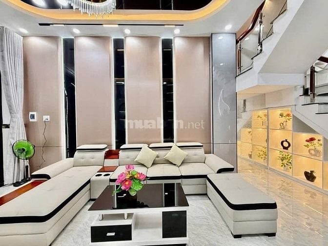 Bán gấp nhà ở đường Thành Thái, phường 12, quận 10, giá 2 tỷ 300 triệu