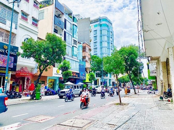 ❇️❇️ Cho Thuê Nhà Mặt Tiền: 221-223-225 Lý Tự Trọng - Quận 1 - 12x20m