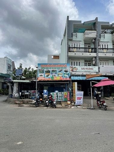 sang lại vựa hải sản cho ace tâm huyểt.