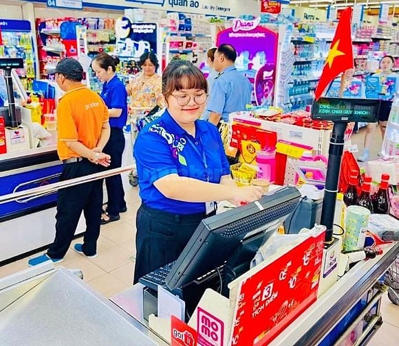 Dịp hè tuyển gấp nhân viên thu ngân kiêm trực quầy làm tại siêu thị
