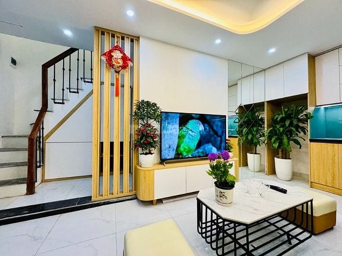 KIM NGƯU - NGÕ THÔNG - 1 NHÀ RA ĐƯỜNG ÔTÔ - NHÀ ĐẸP FULL ĐỒ Ở NGAY
