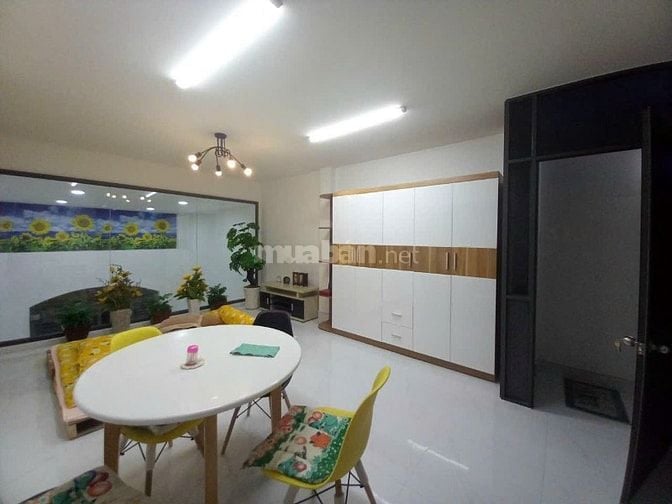 Nhà do tôi đứng tên. Mặt tiền đường 12m. Rât thich hơp kinh doanh