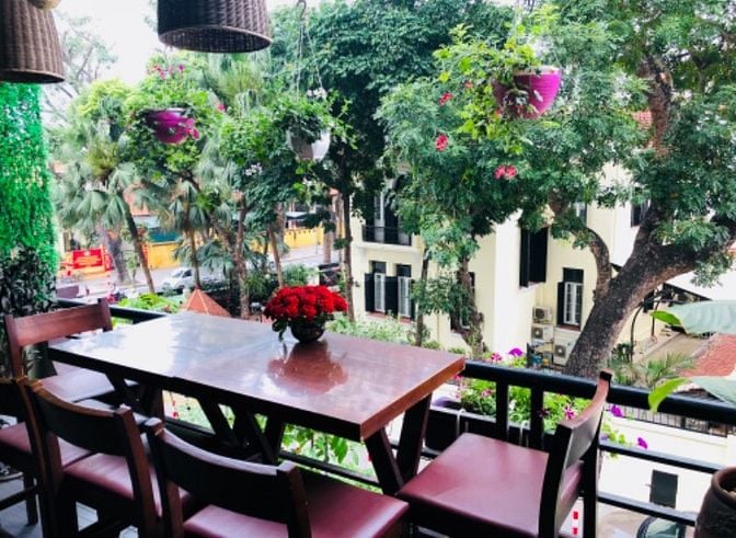 Tuyển nhân viên phục vụ nhà hàng