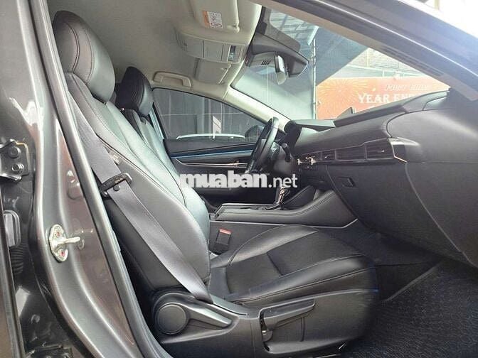Mazda 3 2022 Luxury 1.5L, màu xám,đi 44.000 km