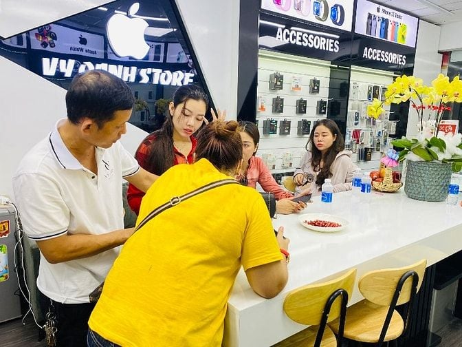 Cần Sang Cửa Hàng Điện Thoại Di Động